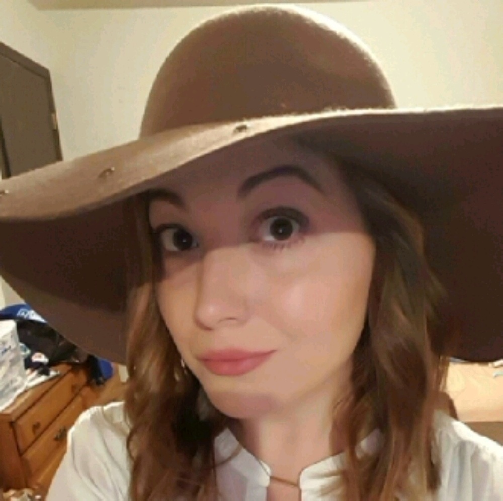 Meet your Posher, Elizabeth